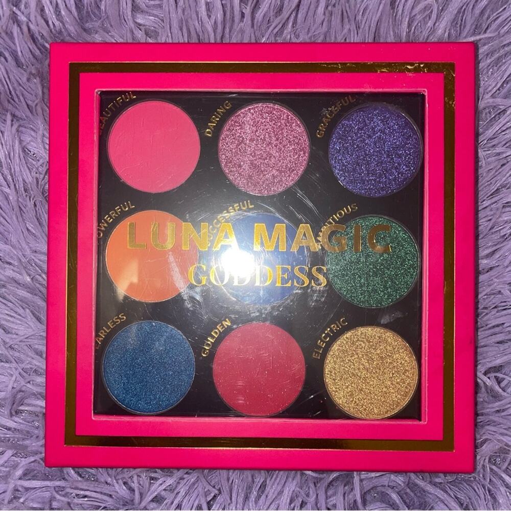 Luna Magic Goddess Eyeshadow Pallete